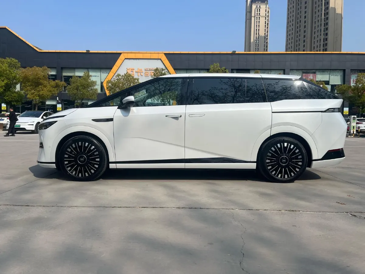 2025 Xpeng X9 BEV,autocango,china used car exporter,china ev exporter,chinese used car exporter,chinese used ev exporter