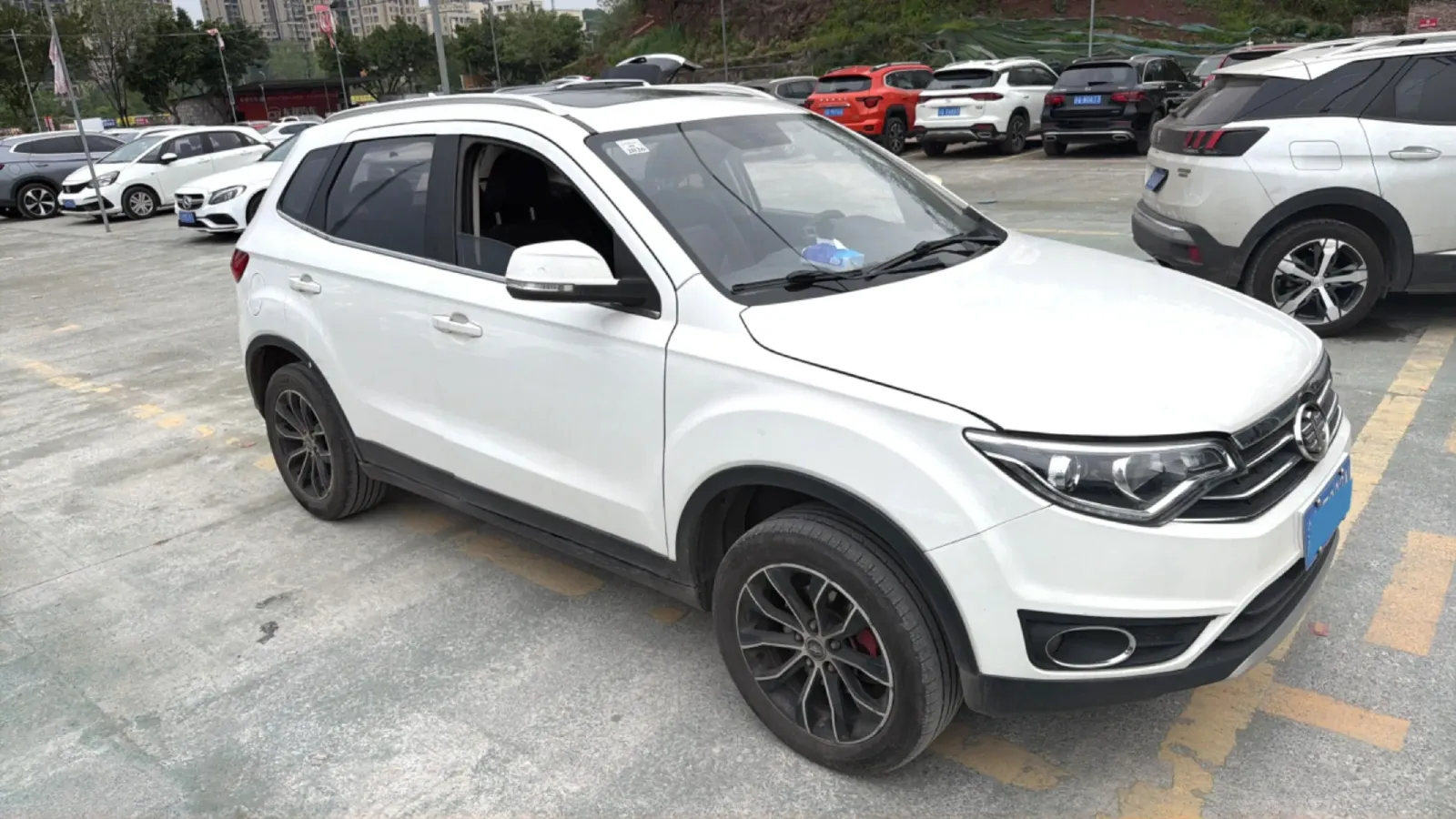 2017 FAW Senia R7 1.6L 116HP L4 5MT,autocango,china used car exporter,china ev exporter,chinese used car exporter,chinese used ev exporter