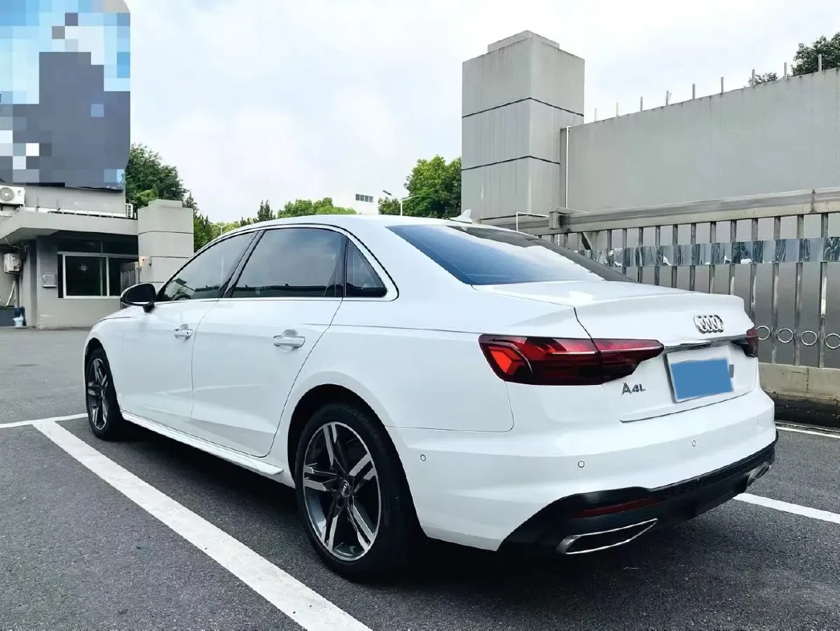 2023 Audi A4L 2.0T 190HP L4 7DCT,autocango,china used car exporter,china ev exporter,chinese used car exporter,chinese used ev exporter