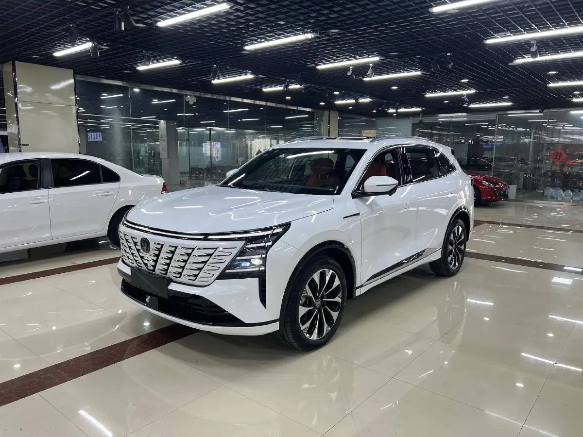 2025 ChangAn CS75 Plus 2.0T 233HP L4 8AT,autocango,china used car exporter,china ev exporter,chinese used car exporter,chinese used ev exporter