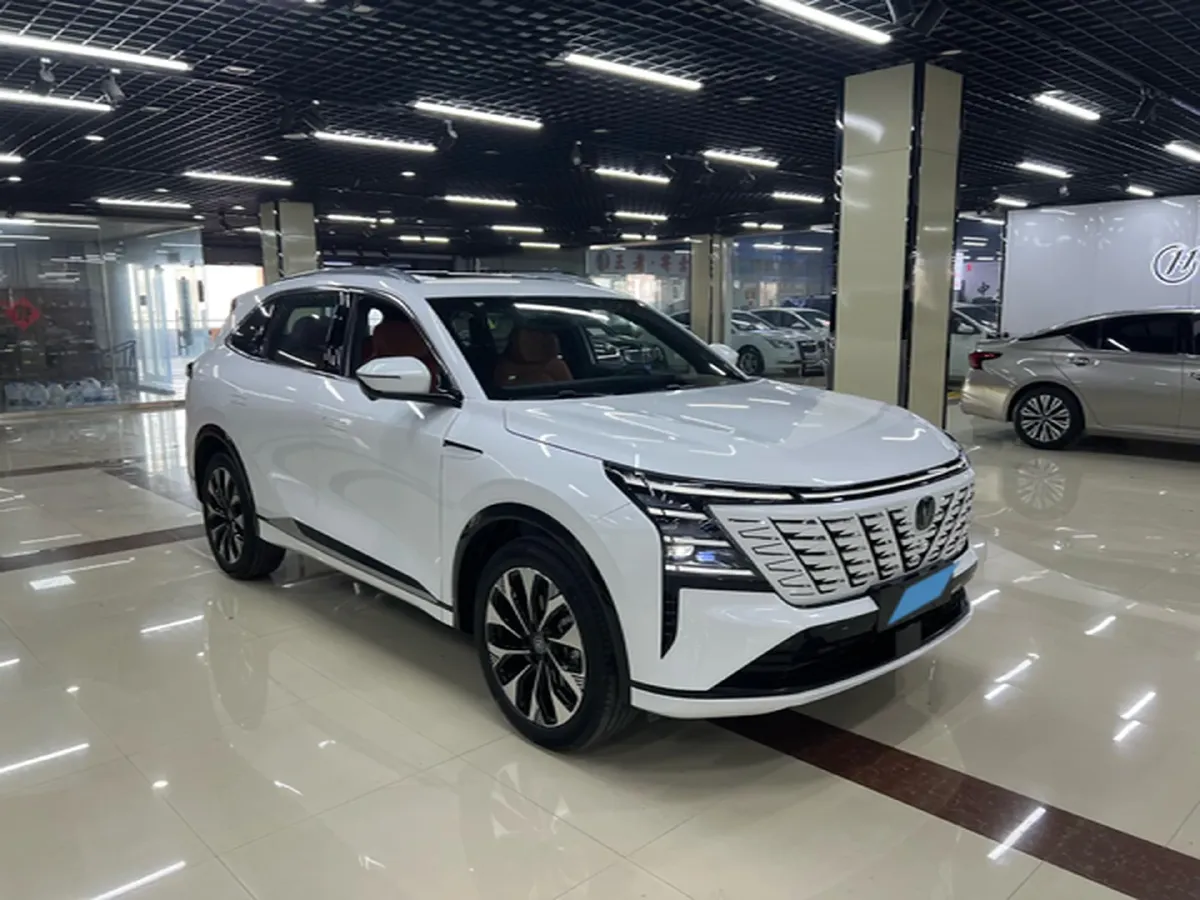 2025 ChangAn CS75 Plus 2.0T 233HP L4 8AT,autocango,china used car exporter,china ev exporter,chinese used car exporter,chinese used ev exporter