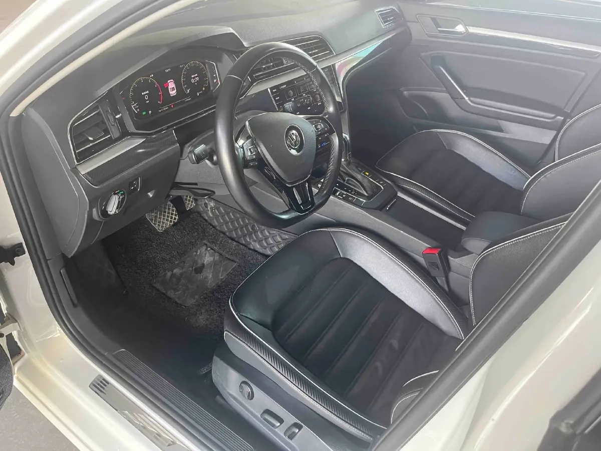 2021 Volkswagen T-Roc 1.4T 150HP L4 7DCT,autocango,china used car exporter,china ev exporter,chinese used car exporter,chinese used ev exporter