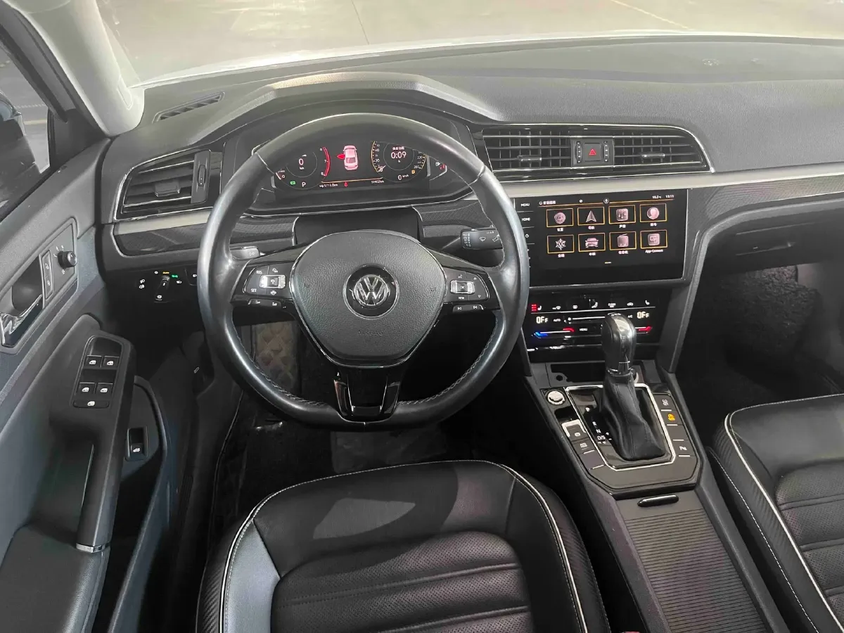 2021 Volkswagen T-Roc 1.4T 150HP L4 7DCT,autocango,china used car exporter,china ev exporter,chinese used car exporter,chinese used ev exporter