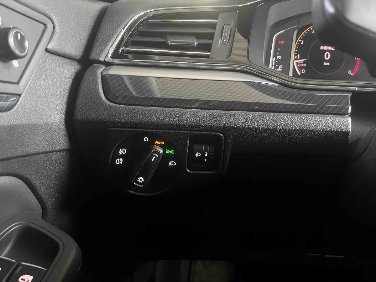 2021 Volkswagen T-Roc 1.4T 150HP L4 7DCT,autocango,china used car exporter,china ev exporter,chinese used car exporter,chinese used ev exporter