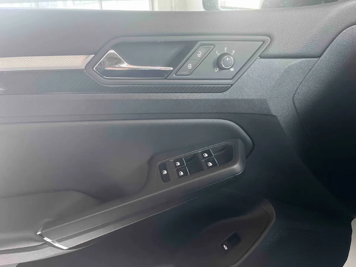 2021 Volkswagen T-Roc 1.4T 150HP L4 7DCT,autocango,china used car exporter,china ev exporter,chinese used car exporter,chinese used ev exporter