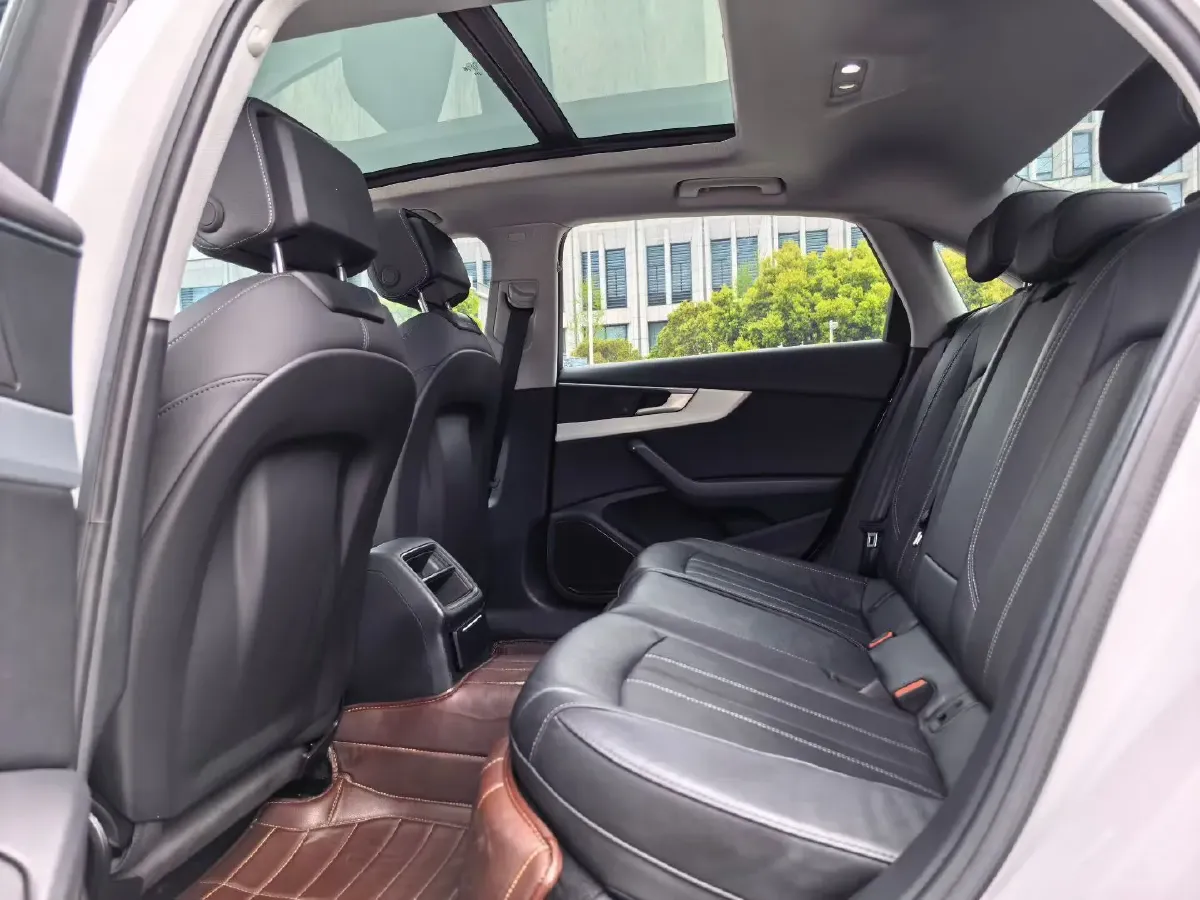 2020 Audi A4L 2.0T 190HP L4 7DCT,autocango,china used car exporter,china ev exporter,chinese used car exporter,chinese used ev exporter