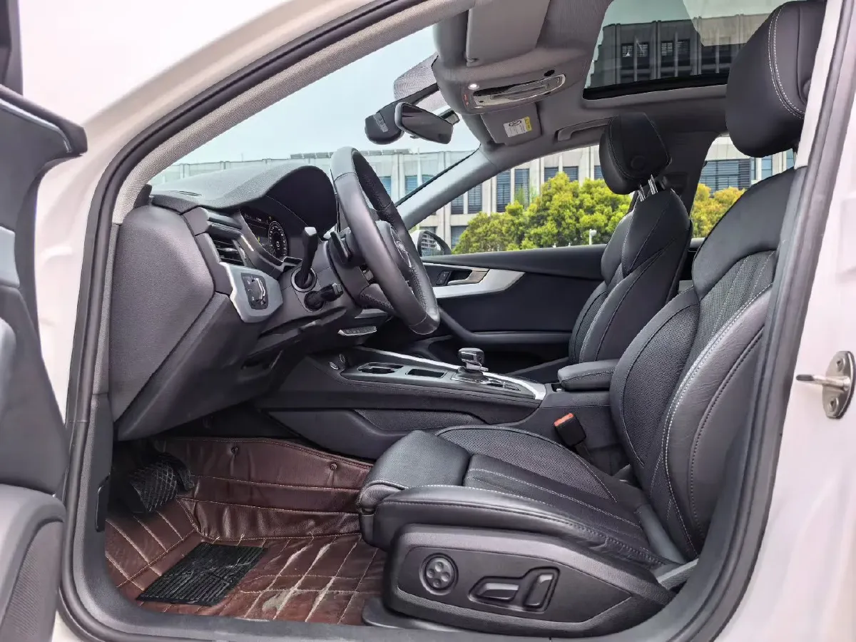 2020 Audi A4L 2.0T 190HP L4 7DCT,autocango,china used car exporter,china ev exporter,chinese used car exporter,chinese used ev exporter