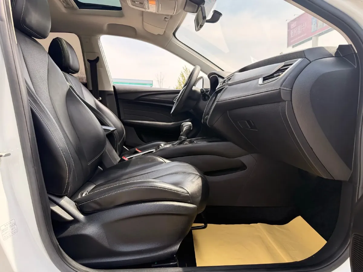 2020 Roewe i5 1.5L 120HP L4 CVT,autocango,china used car exporter,china ev exporter,chinese used car exporter,chinese used ev exporter