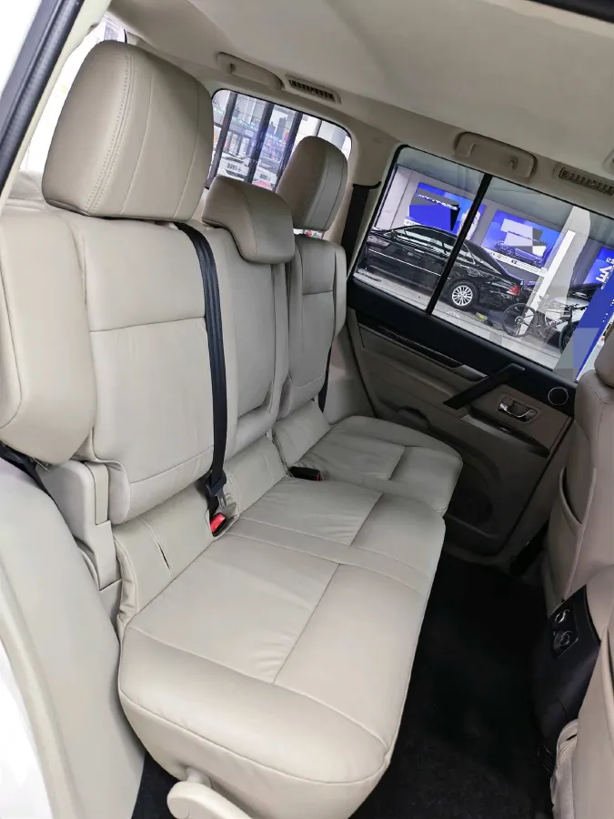 2018 Mitsubishi Pajero 3.0L 174HP V6 5AT,autocango,china used car exporter,china ev exporter,chinese used car exporter,chinese used ev exporter