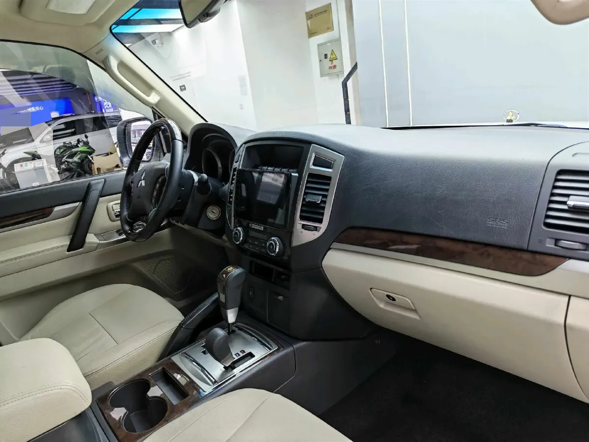 2018 Mitsubishi Pajero 3.0L 174HP V6 5AT,autocango,china used car exporter,china ev exporter,chinese used car exporter,chinese used ev exporter