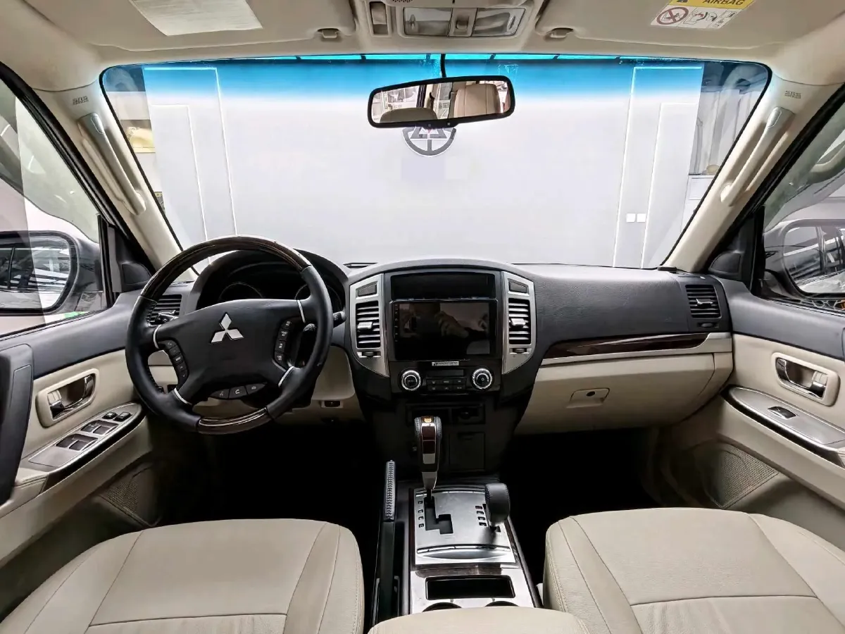 2018 Mitsubishi Pajero 3.0L 174HP V6 5AT,autocango,china used car exporter,china ev exporter,chinese used car exporter,chinese used ev exporter