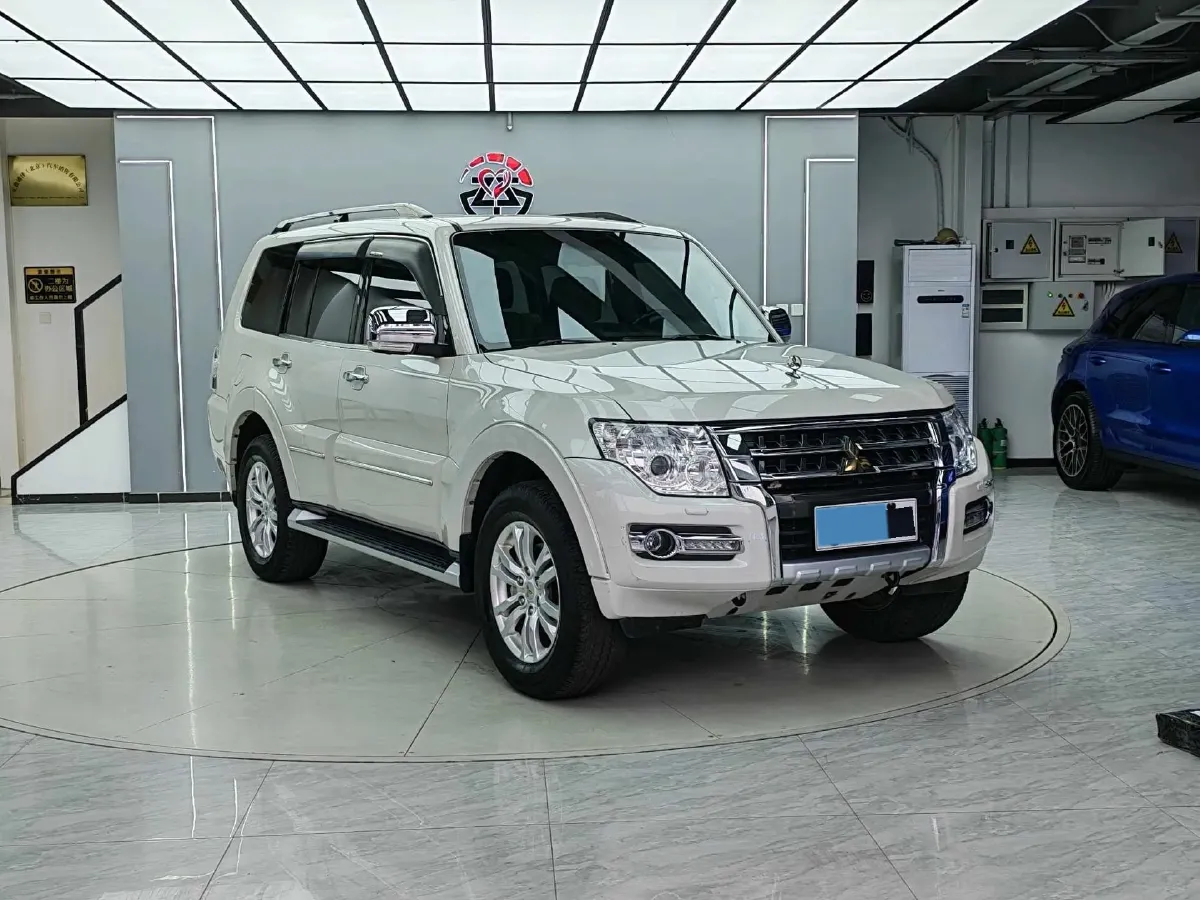 2018 Mitsubishi Pajero 3.0L 174HP V6 5AT,autocango,china used car exporter,china ev exporter,chinese used car exporter,chinese used ev exporter