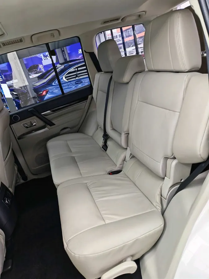 2018 Mitsubishi Pajero 3.0L 174HP V6 5AT,autocango,china used car exporter,china ev exporter,chinese used car exporter,chinese used ev exporter