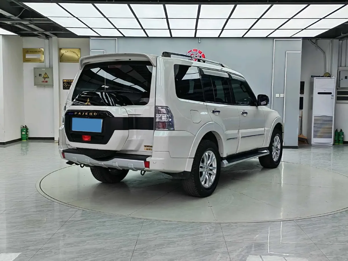 2018 Mitsubishi Pajero 3.0L 174HP V6 5AT,autocango,china used car exporter,china ev exporter,chinese used car exporter,chinese used ev exporter