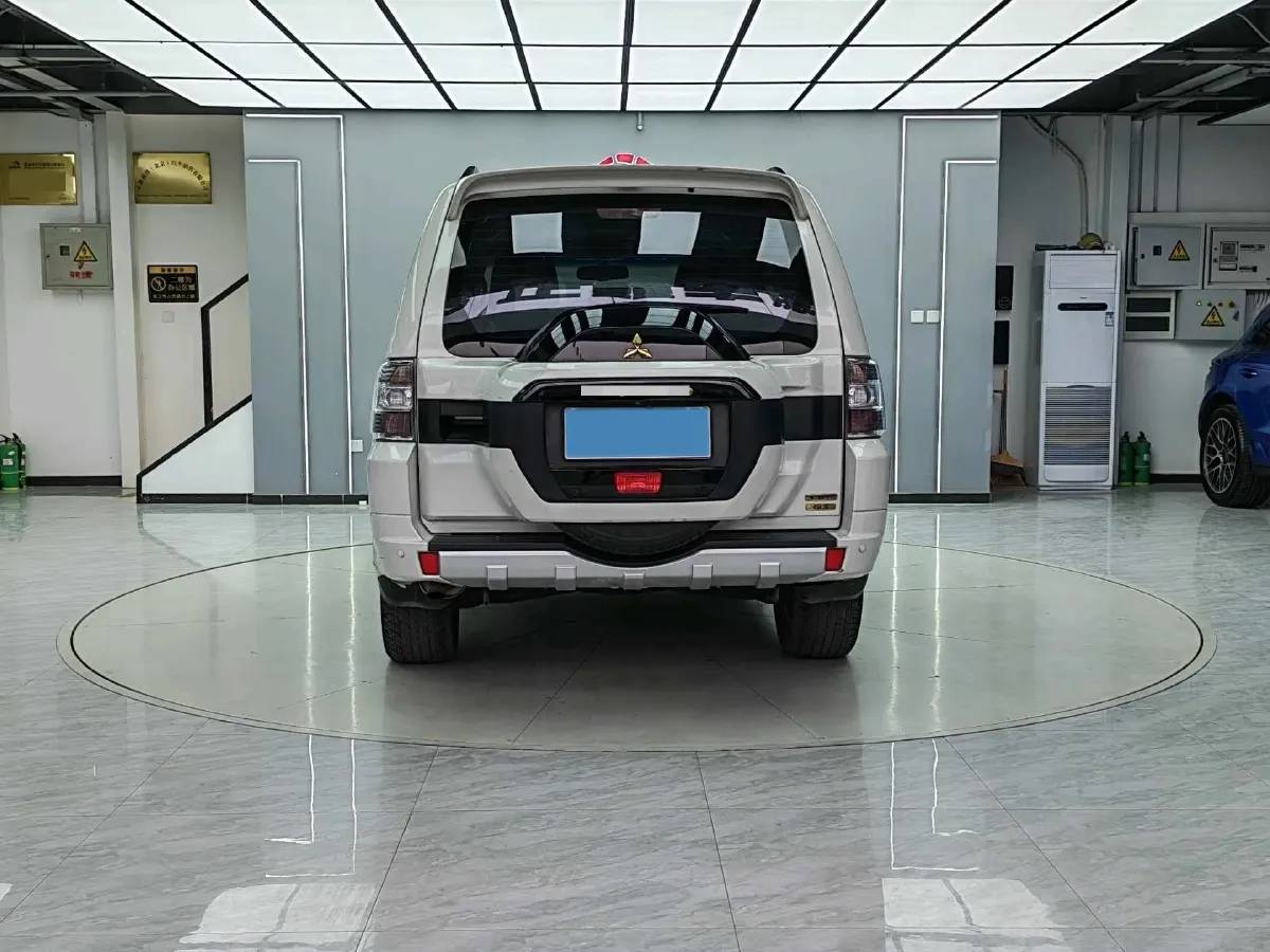 2018 Mitsubishi Pajero 3.0L 174HP V6 5AT,autocango,china used car exporter,china ev exporter,chinese used car exporter,chinese used ev exporter