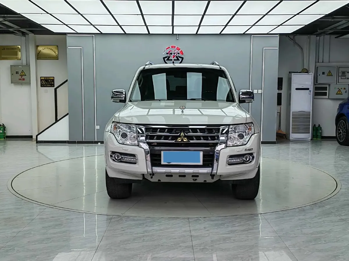 2018 Mitsubishi Pajero 3.0L 174HP V6 5AT,autocango,china used car exporter,china ev exporter,chinese used car exporter,chinese used ev exporter