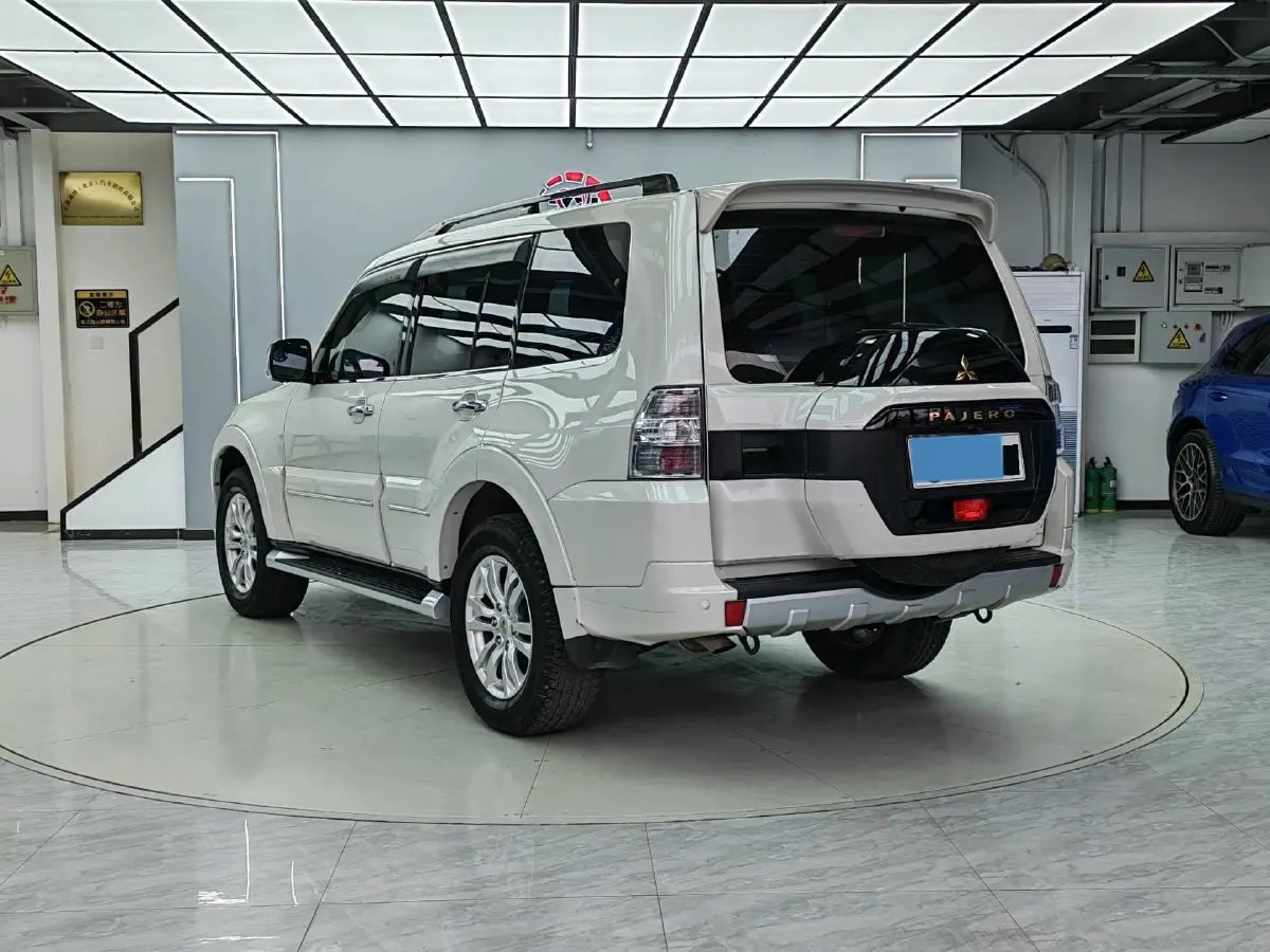 2018 Mitsubishi Pajero 3.0L 174HP V6 5AT,autocango,china used car exporter,china ev exporter,chinese used car exporter,chinese used ev exporter