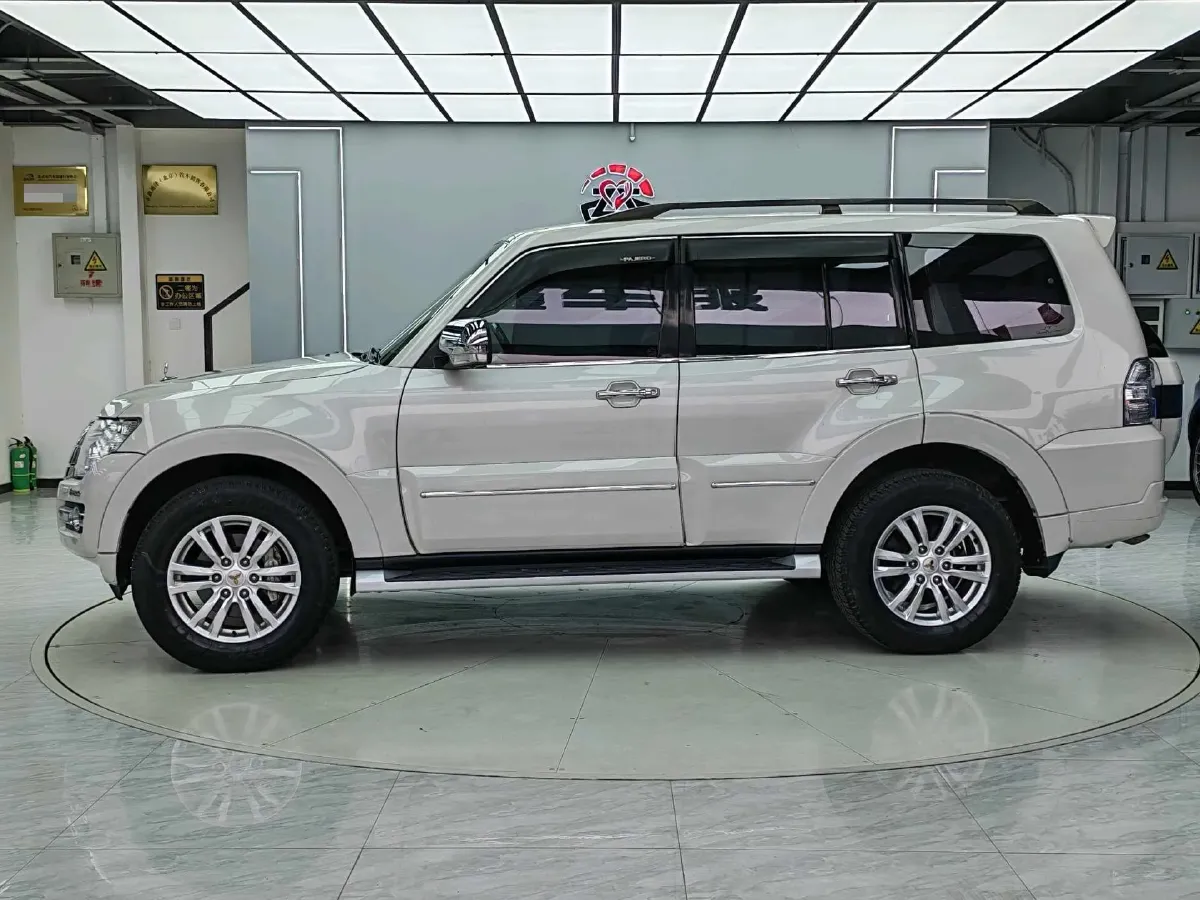 2018 Mitsubishi Pajero 3.0L 174HP V6 5AT,autocango,china used car exporter,china ev exporter,chinese used car exporter,chinese used ev exporter