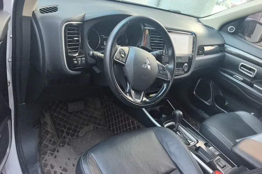 2019 Mitsubishi Outlander 2.0L 166HP L4 CVT,autocango,china used car exporter,china ev exporter,chinese used car exporter,chinese used ev exporter