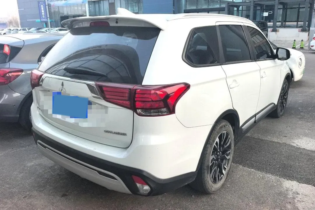 2019 Mitsubishi Outlander 2.0L 166HP L4 CVT,autocango,china used car exporter,china ev exporter,chinese used car exporter,chinese used ev exporter