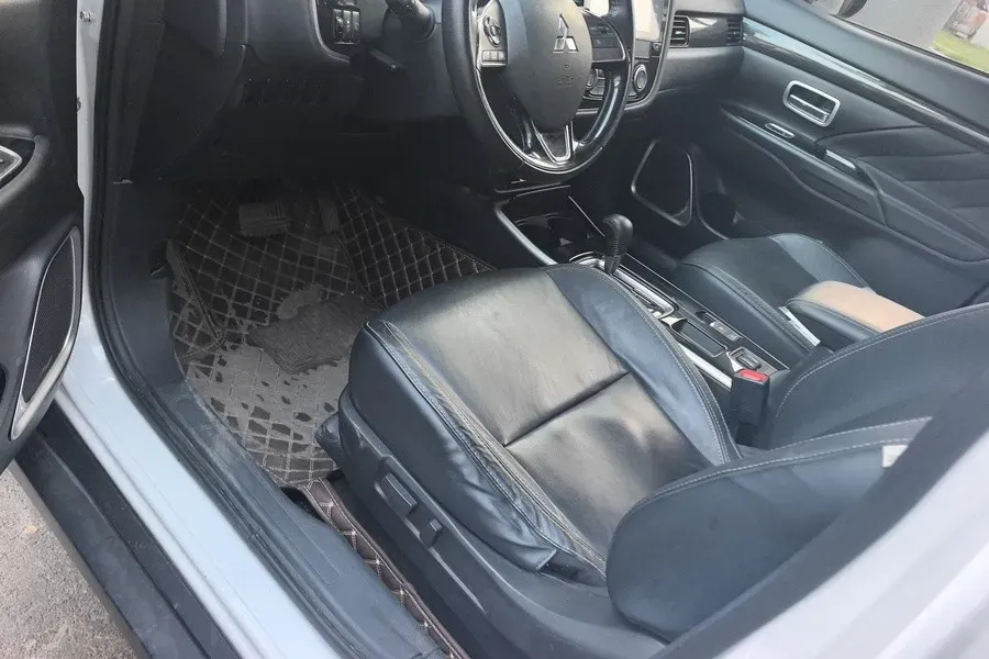 2019 Mitsubishi Outlander 2.0L 166HP L4 CVT,autocango,china used car exporter,china ev exporter,chinese used car exporter,chinese used ev exporter