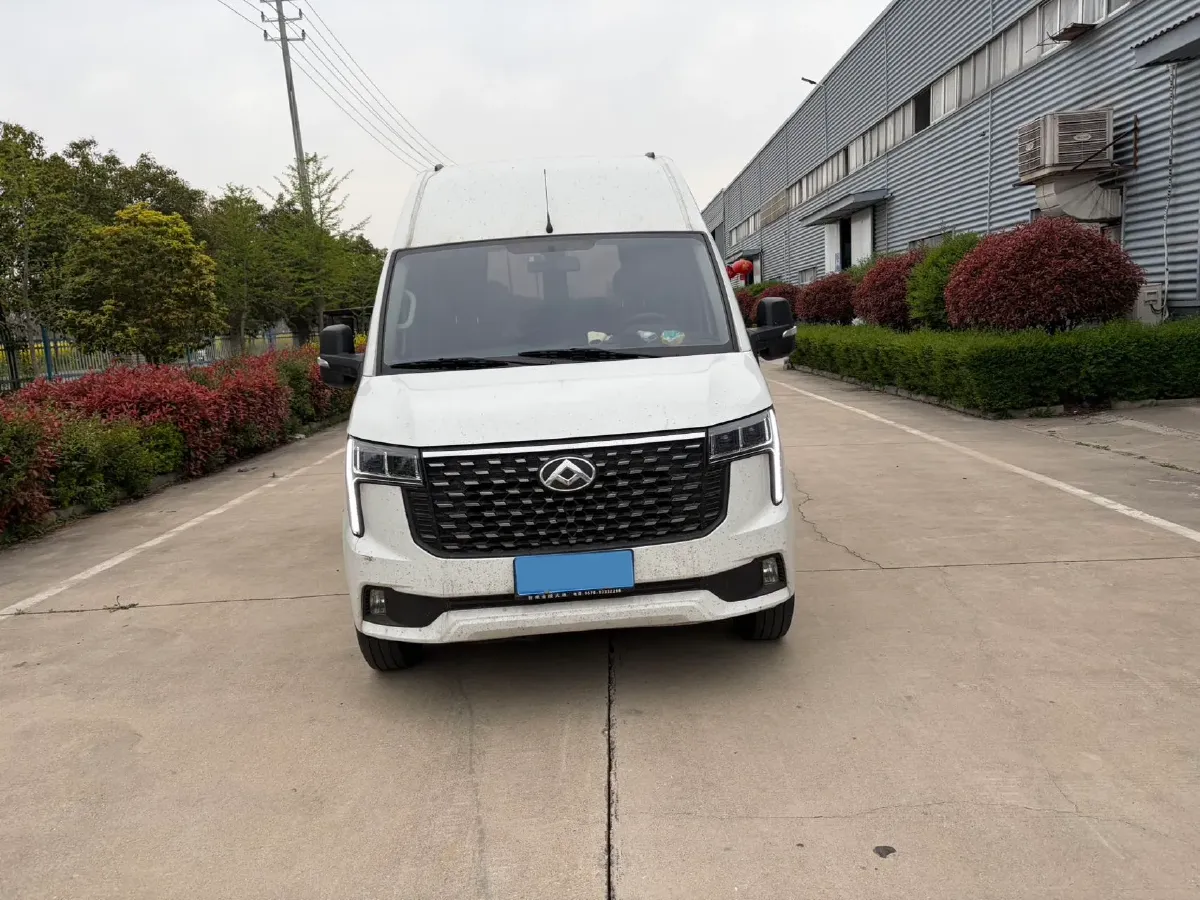 2021 MAXUS XinTu V80 2.0T 127HP L4 6MT,autocango,china used car exporter,china ev exporter,chinese used car exporter,chinese used ev exporter