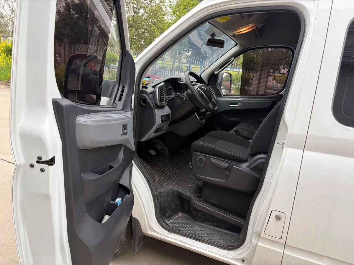 2021 MAXUS XinTu V80 2.0T 127HP L4 6MT,autocango,china used car exporter,china ev exporter,chinese used car exporter,chinese used ev exporter