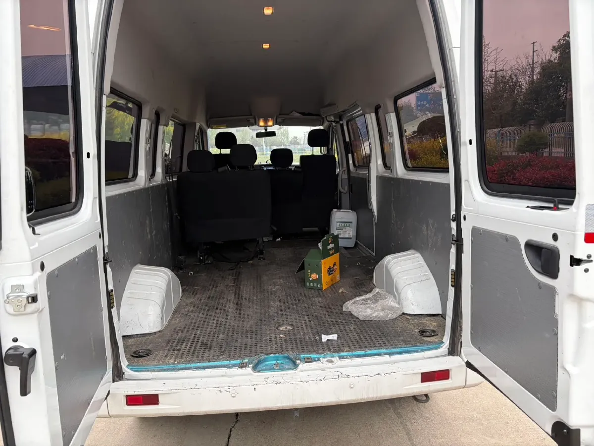 2021 MAXUS XinTu V80 2.0T 127HP L4 6MT,autocango,china used car exporter,china ev exporter,chinese used car exporter,chinese used ev exporter