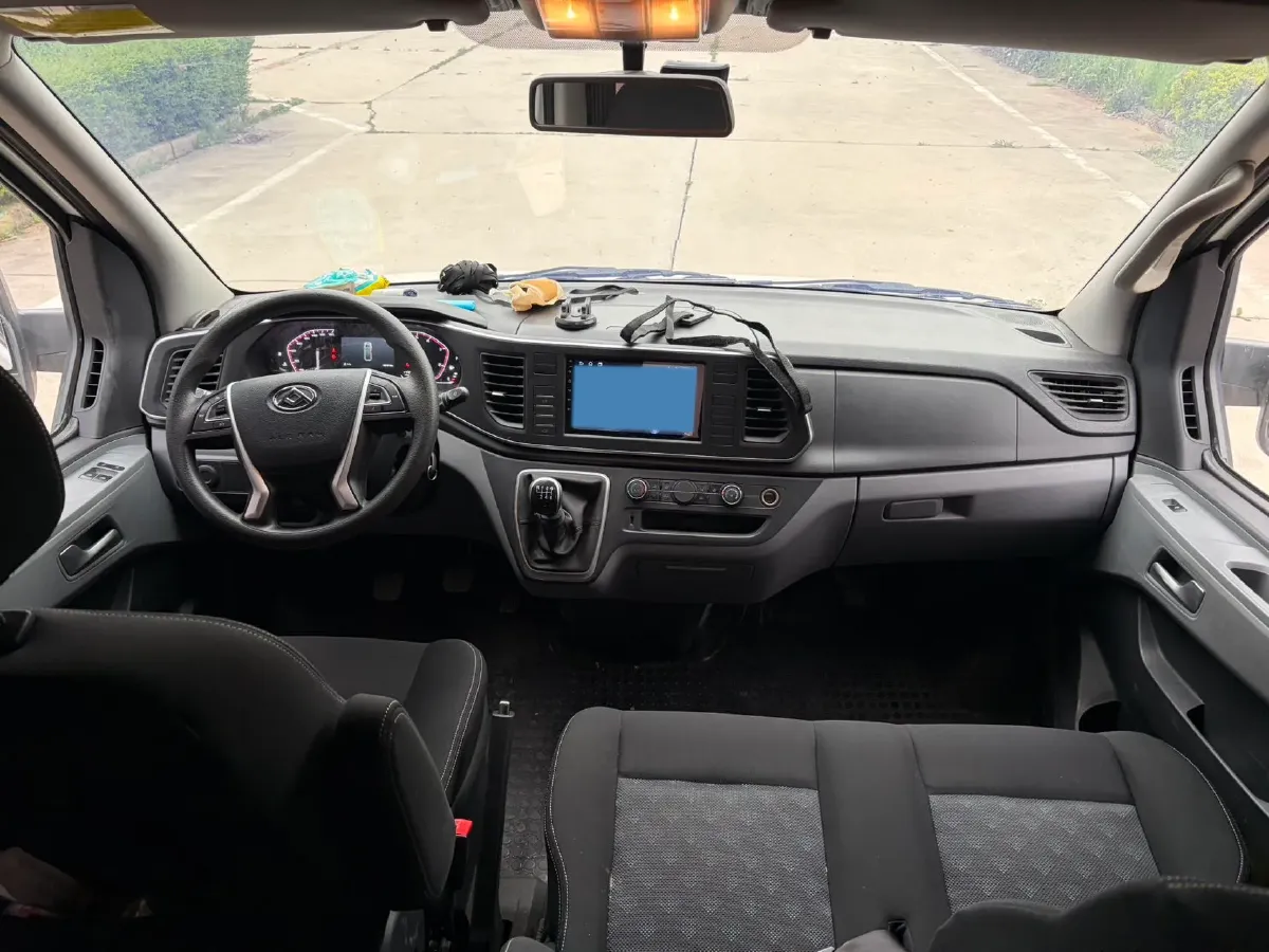 2021 MAXUS XinTu V80 2.0T 127HP L4 6MT,autocango,china used car exporter,china ev exporter,chinese used car exporter,chinese used ev exporter