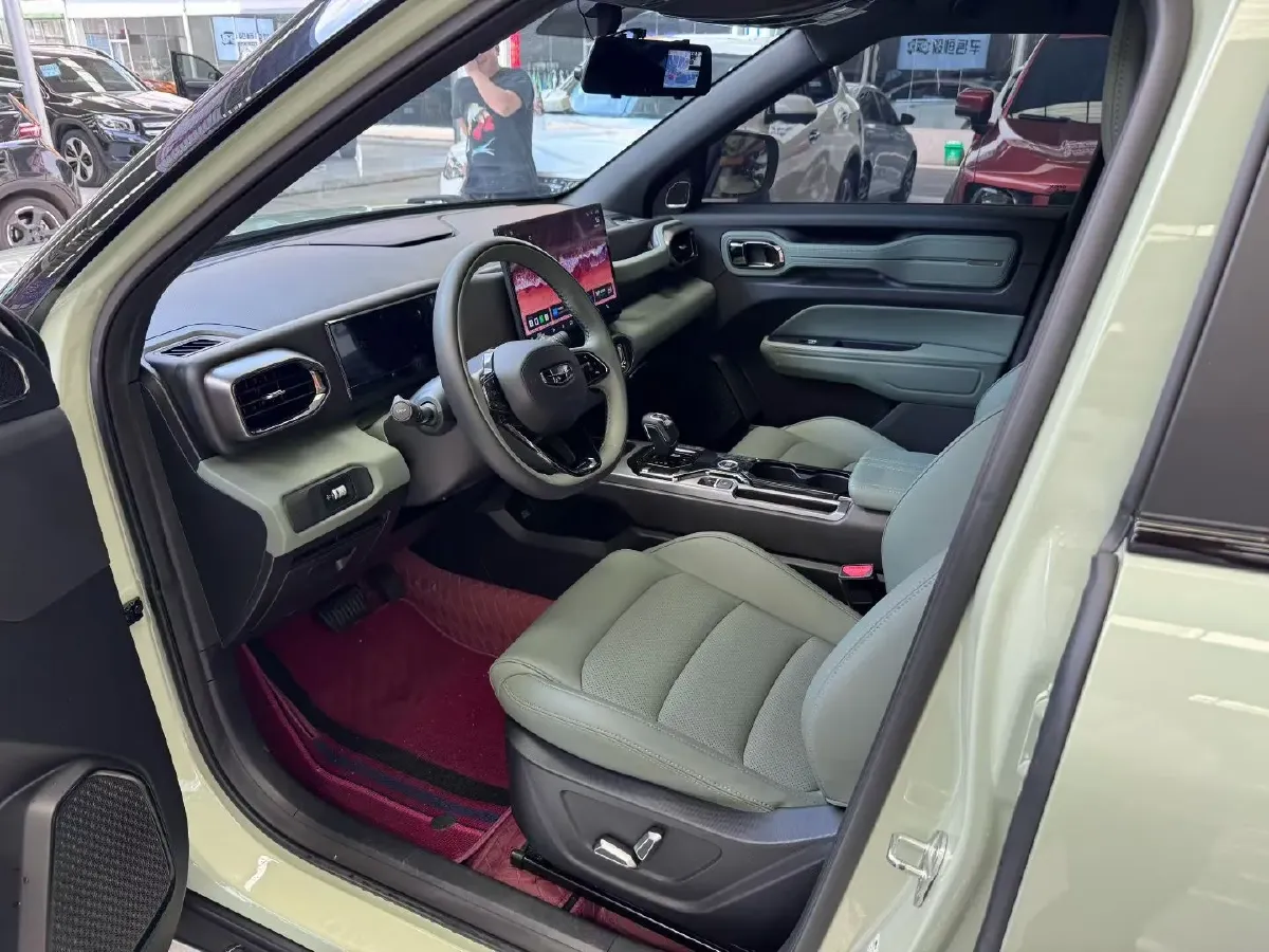 2025 Geely Cowboy 1.5T 181HP L4 7DCT,autocango,china used car exporter,china ev exporter,chinese used car exporter,chinese used ev exporter