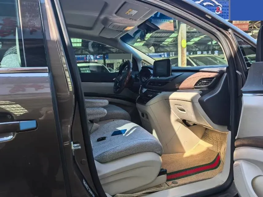 2023 Buick GL8 2.0T 237HP L4 9AT,autocango,china used car exporter,china ev exporter,chinese used car exporter,chinese used ev exporter