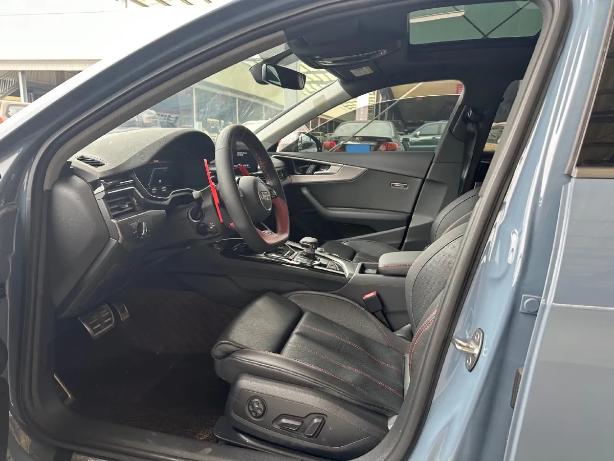 2022 Audi A4L 2.0T 190HP L4 7DCT,autocango,china used car exporter,china ev exporter,chinese used car exporter,chinese used ev exporter