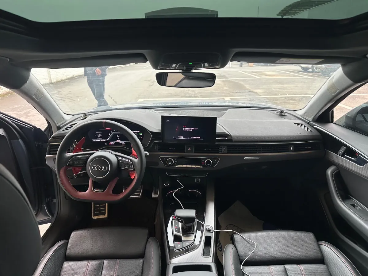 2022 Audi A4L 2.0T 190HP L4 7DCT,autocango,china used car exporter,china ev exporter,chinese used car exporter,chinese used ev exporter