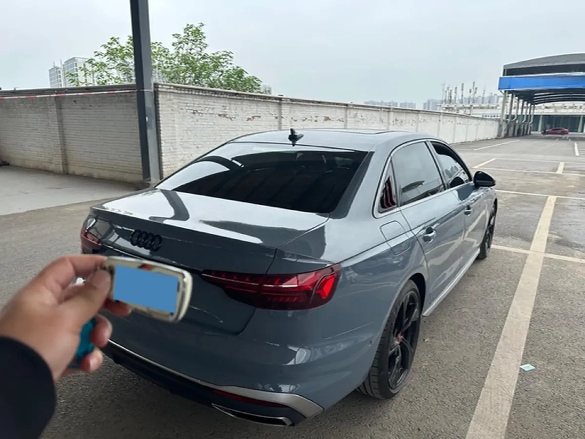 2022 Audi A4L 2.0T 190HP L4 7DCT,autocango,china used car exporter,china ev exporter,chinese used car exporter,chinese used ev exporter