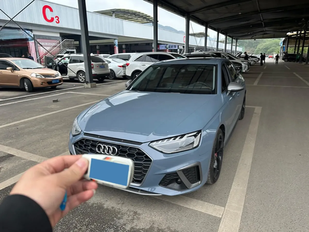 2022 Audi A4L 2.0T 190HP L4 7DCT,autocango,china used car exporter,china ev exporter,chinese used car exporter,chinese used ev exporter