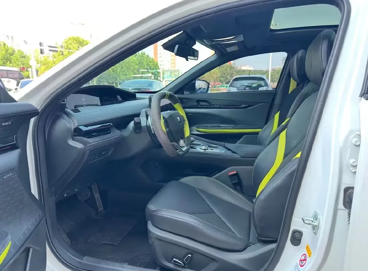 2022 ChangAn UNI-V 1.5T 188HP L4 7DCT,autocango,china used car exporter,china ev exporter,chinese used car exporter,chinese used ev exporter