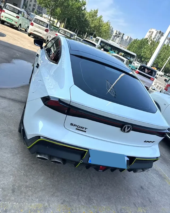 2022 ChangAn UNI-V 1.5T 188HP L4 7DCT,autocango,china used car exporter,china ev exporter,chinese used car exporter,chinese used ev exporter