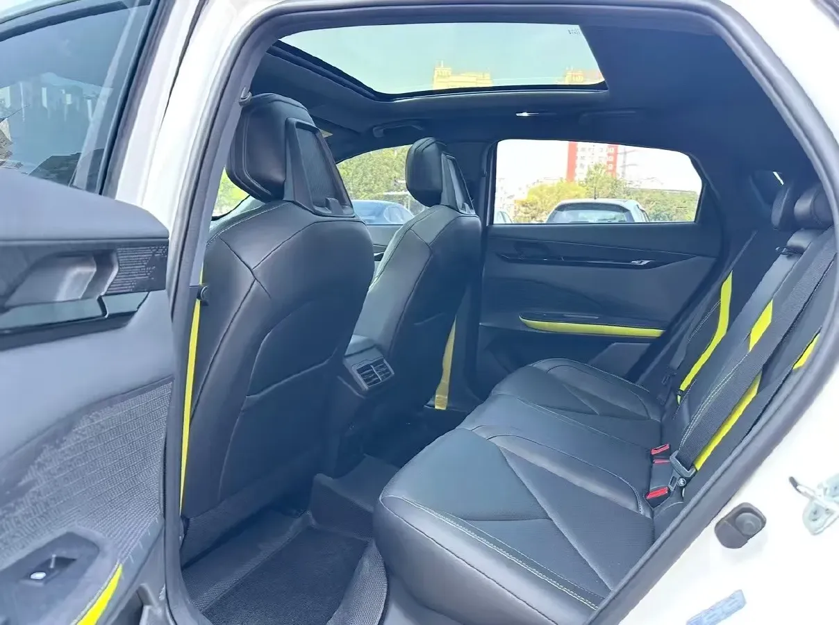 2022 ChangAn UNI-V 1.5T 188HP L4 7DCT,autocango,china used car exporter,china ev exporter,chinese used car exporter,chinese used ev exporter