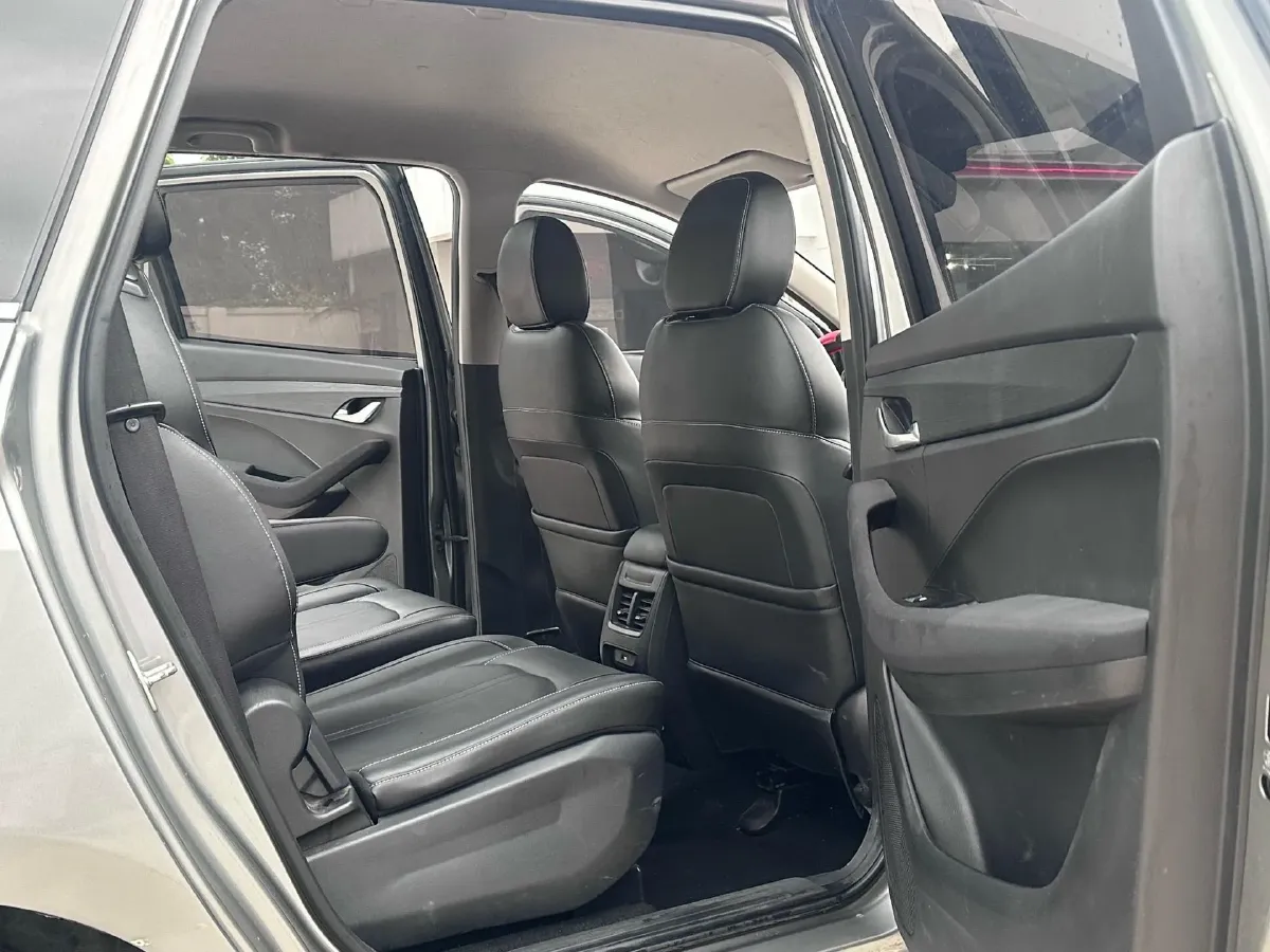 2019 BaoJun 360 1.5L 105HP L4 6MT,autocango,china used car exporter,china ev exporter,chinese used car exporter,chinese used ev exporter