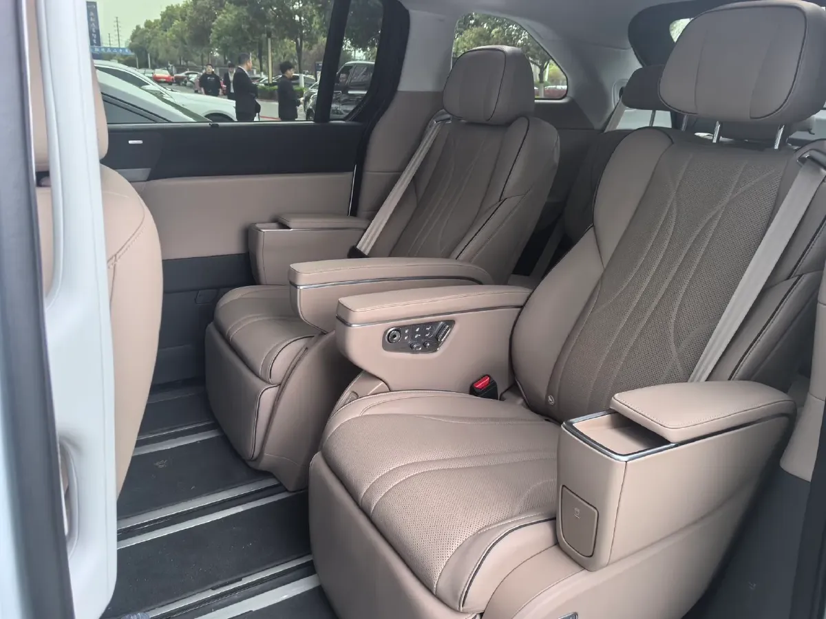 2025 Xpeng X9 BEV,autocango,china used car exporter,china ev exporter,chinese used car exporter,chinese used ev exporter