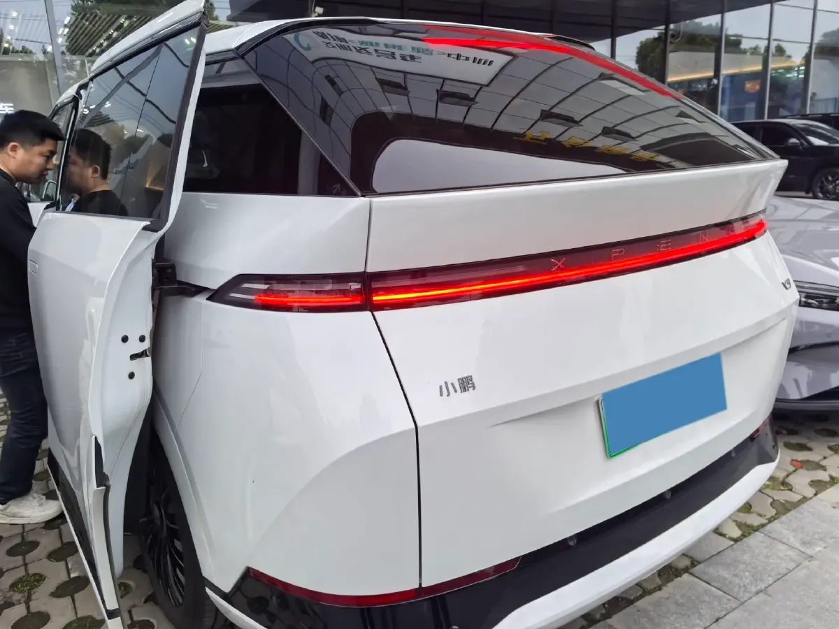 2025 Xpeng X9 BEV,autocango,china used car exporter,china ev exporter,chinese used car exporter,chinese used ev exporter