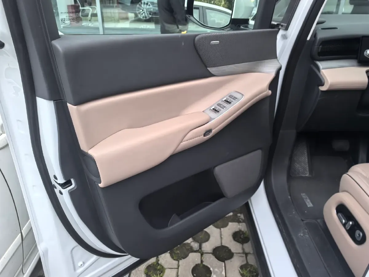 2025 Xpeng X9 BEV,autocango,china used car exporter,china ev exporter,chinese used car exporter,chinese used ev exporter