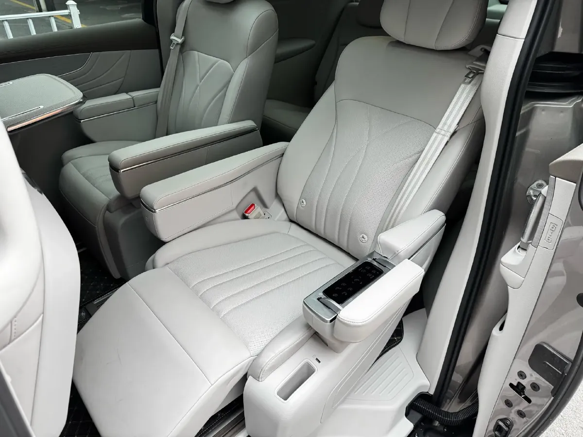 2025 Roewe iMAX8 1.5T 150HP L4 1DHT PHEV 24.7KWH,autocango,china used car exporter,china ev exporter,chinese used car exporter,chinese used ev exporter