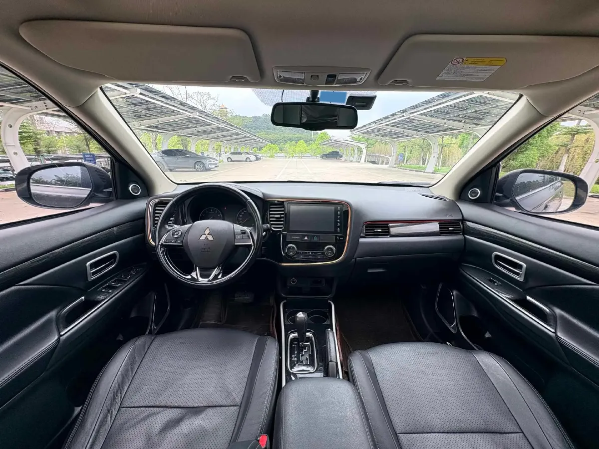 2018 Mitsubishi Outlander 2.0L 166HP L4 CVT,autocango,china used car exporter,china ev exporter,chinese used car exporter,chinese used ev exporter