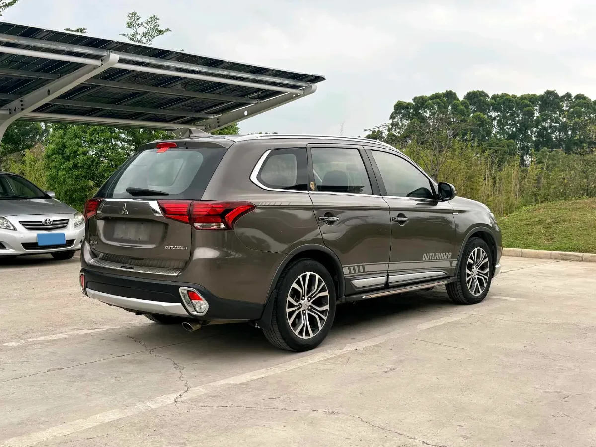 2018 Mitsubishi Outlander 2.0L 166HP L4 CVT,autocango,china used car exporter,china ev exporter,chinese used car exporter,chinese used ev exporter