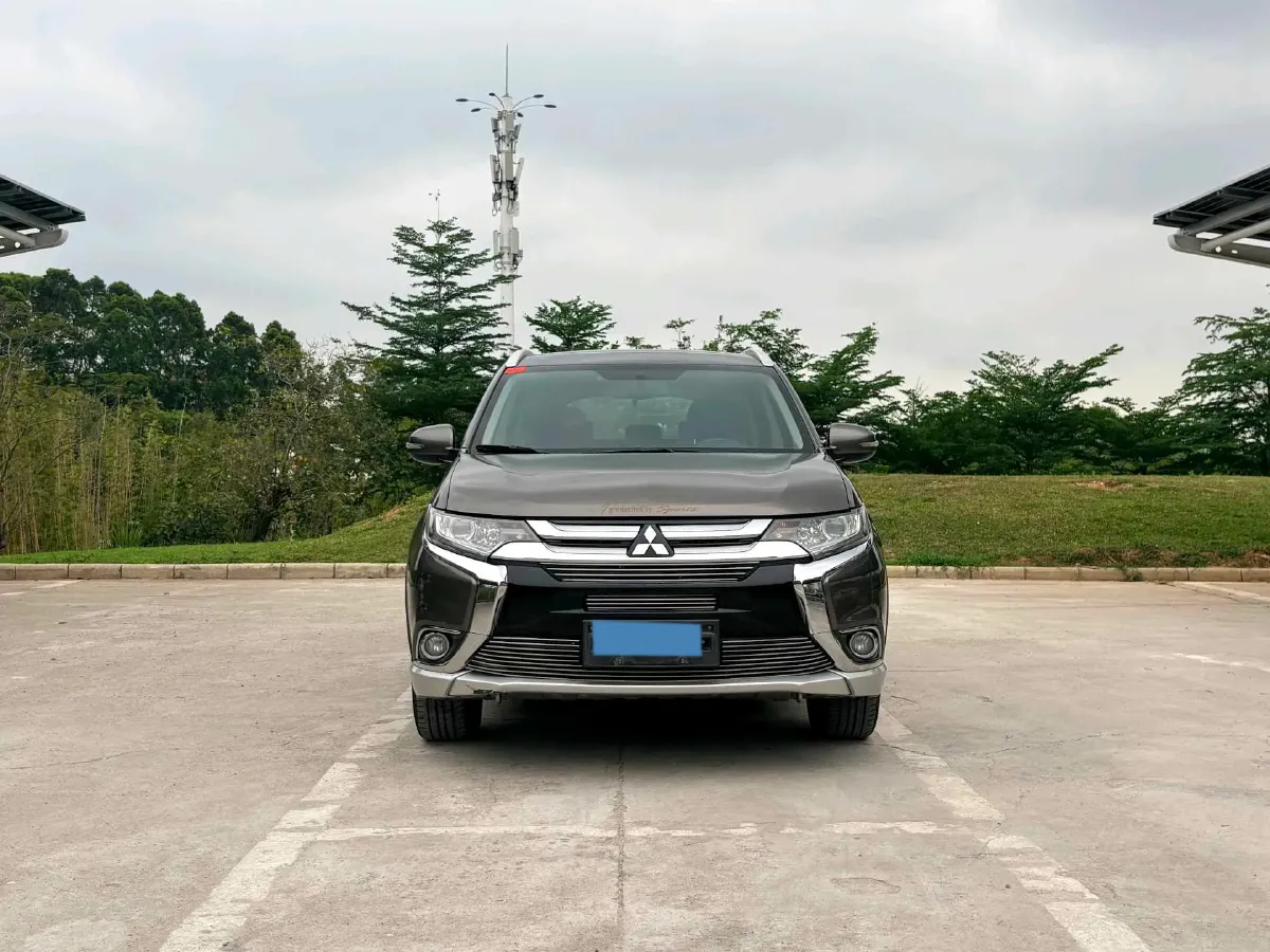 2018 Mitsubishi Outlander 2.0L 166HP L4 CVT,autocango,china used car exporter,china ev exporter,chinese used car exporter,chinese used ev exporter