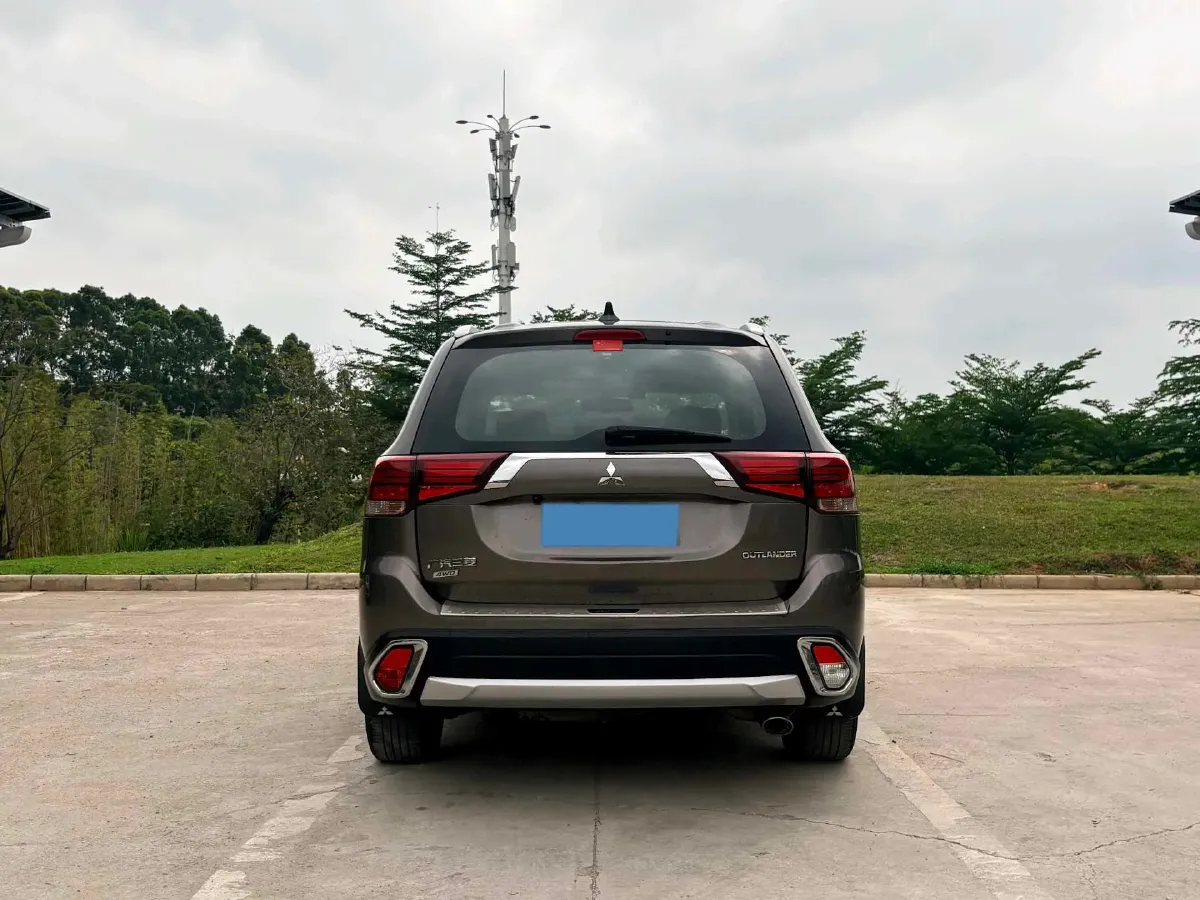 2018 Mitsubishi Outlander 2.0L 166HP L4 CVT,autocango,china used car exporter,china ev exporter,chinese used car exporter,chinese used ev exporter