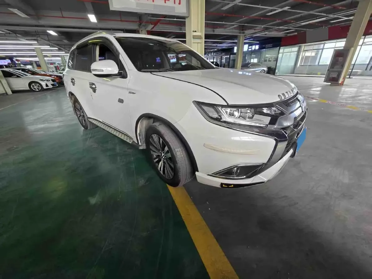 2021 Mitsubishi Outlander 2.0L 166HP L4 CVT,autocango,china used car exporter,china ev exporter,chinese used car exporter,chinese used ev exporter