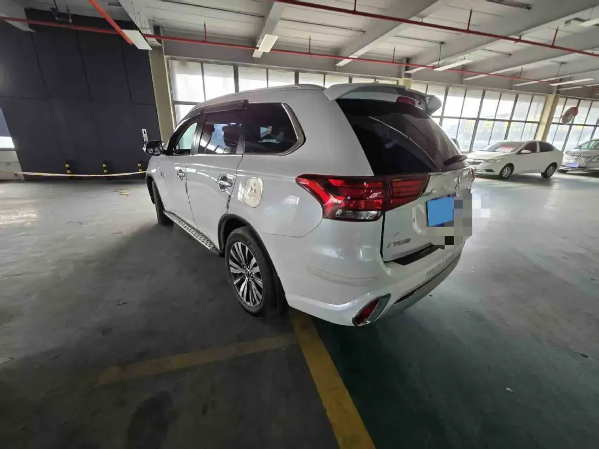 2021 Mitsubishi Outlander 2.0L 166HP L4 CVT,autocango,china used car exporter,china ev exporter,chinese used car exporter,chinese used ev exporter