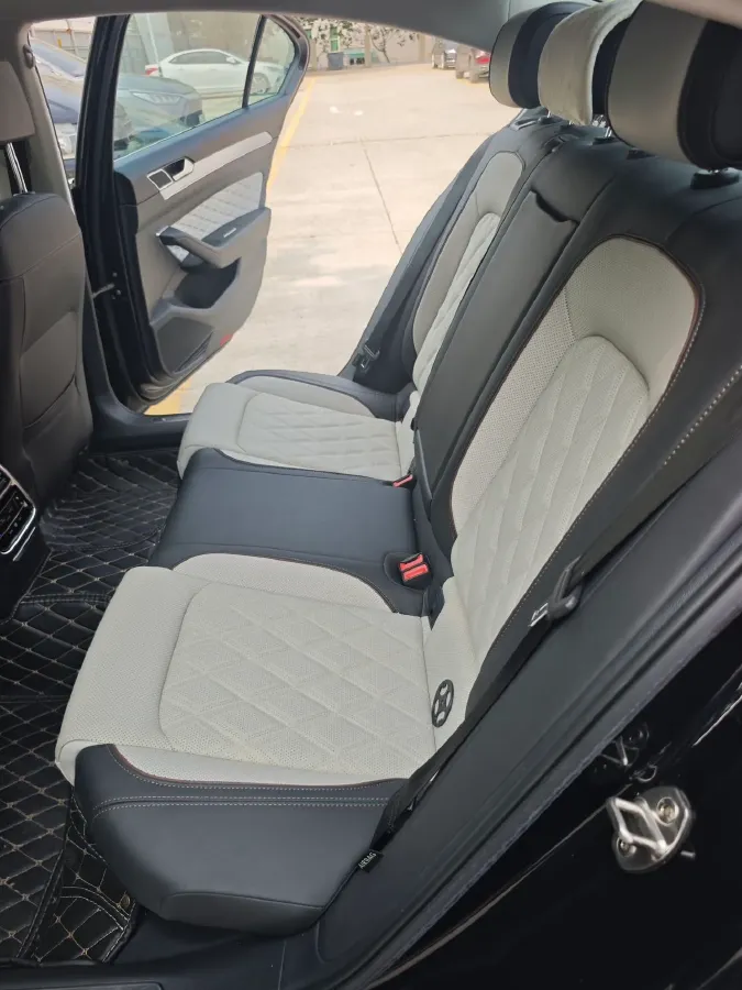 2023 Volkswagen Magotan 2.0T 186HP L4 7DCT,autocango,china used car exporter,china ev exporter,chinese used car exporter,chinese used ev exporter